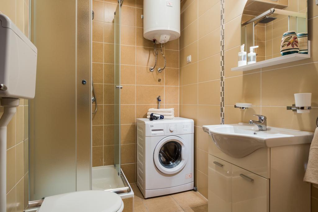 ! Promo! Central Evergreen Studio - Free Public Parking-Fast Wi-Fi Novi Sad Bagian luar foto